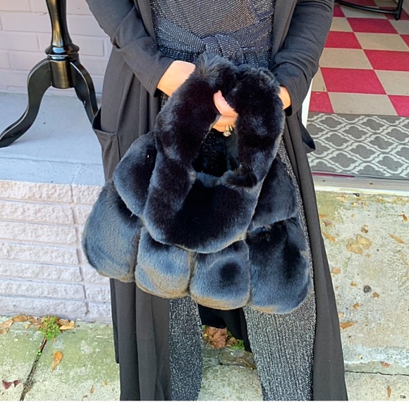 ✨LAST ONE ✨PARIS Black faux fur bag - Picture 3 of 8